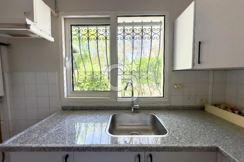URLA İSKELE TAM MERKEZİNDE KİRALIK DENİZE 100MT 3+1 MÜSTAKİL EV