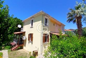 FOÇA İSMETPAŞA MAHALLESİ'NDE KİRALIK 3+1 MÜSTAKİL DUBLEKS EV | SİTE İÇERİSİNDE | ÖZEL PLAJLI - 1 - 350971