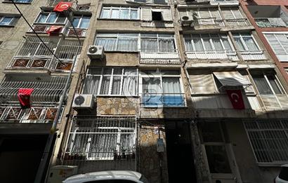 KARŞIYAKA ALAYBEY'DE FULL EŞYALI 2+1 KİRALIK DAİRE