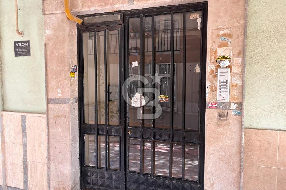 Karşıyaka Bahçelievler Merkezi Konumda Kiralık 2+1 Daire