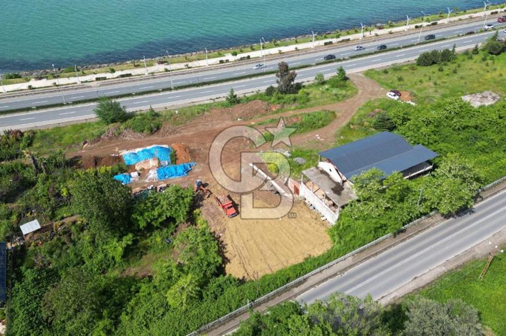 YOMRA NAMIKKEMAL ANAYOL ÜZERİNDE SATILIK ARSA