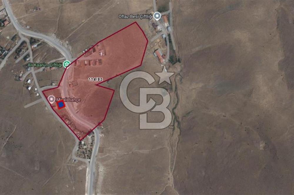 YAKUPABDAL'DA YOLA CEPHELİ ÇEVRİLİ 250 m² TARLA