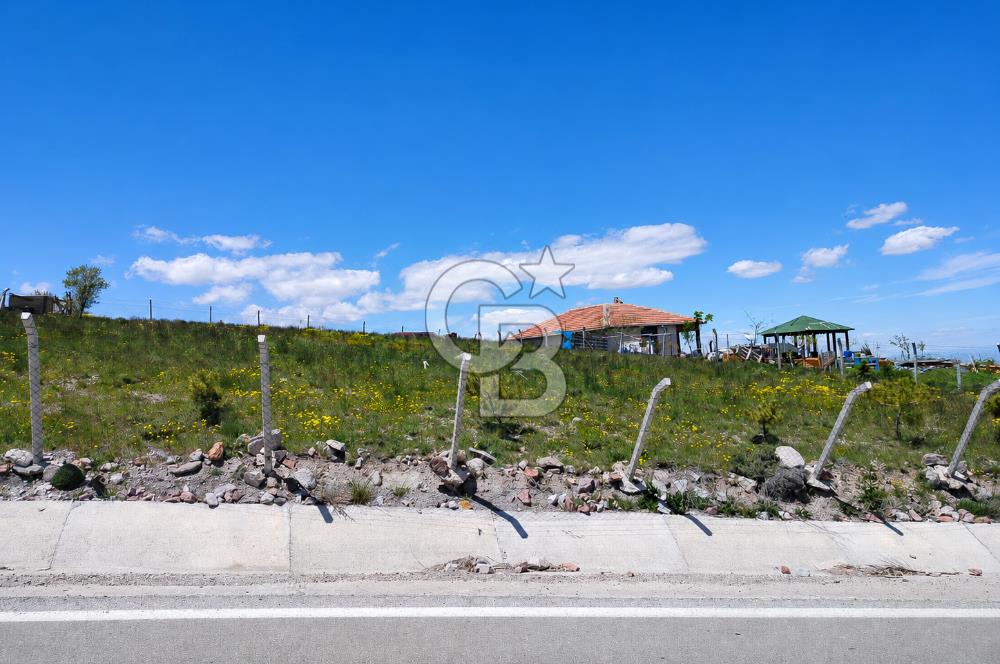 YAKUPABDAL'DA YOLA CEPHELİ ÇEVRİLİ 250 m² TARLA