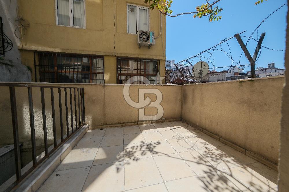 Beyoğlunda Merkezi Konumda, 17 Tapulu Komple Ticari Bina