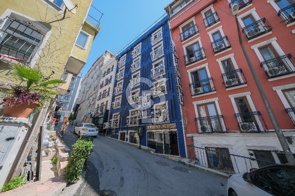 Beyoğlunda Merkezi Konumda, 17 Tapulu Komple Ticari Bina