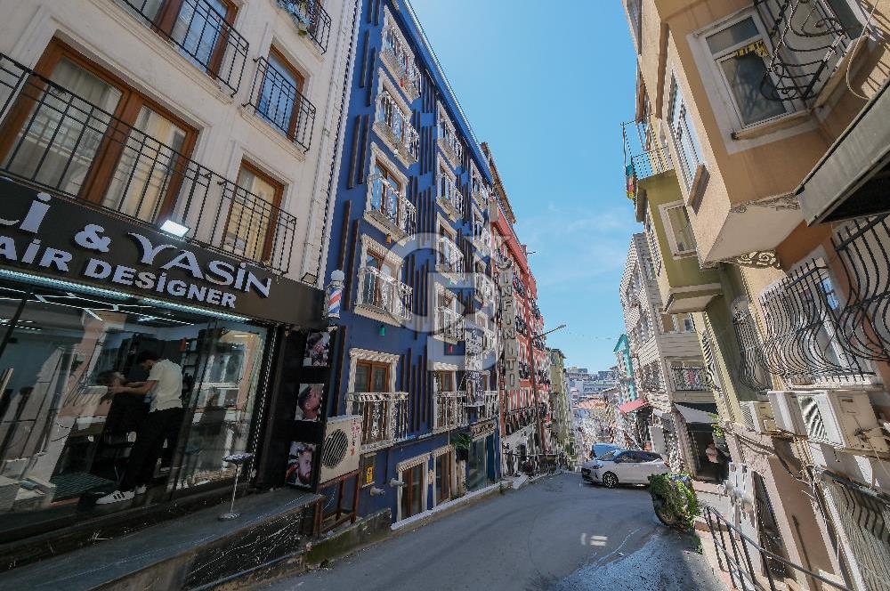 Beyoğlunda Merkezi Konumda, 17 Tapulu Komple Ticari Bina