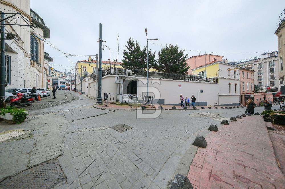 Beyoğlunda Hazır Turizm Yatırımı 5 Katlı Satılık Bina