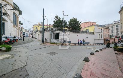 Beyoğlunda Hazır Turizm Yatırımı 5 Katlı Satılık Bina