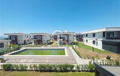 Altınova Kolaylı Sitesi'nde Havuzlu Sitede Eşyalı 2+1 Daire