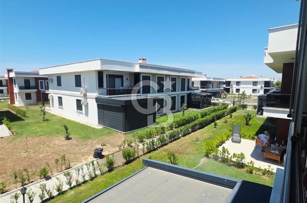 Altınova Kolaylı Sitesi'nde Havuzlu Sitede Eşyalı 2+1 Daire