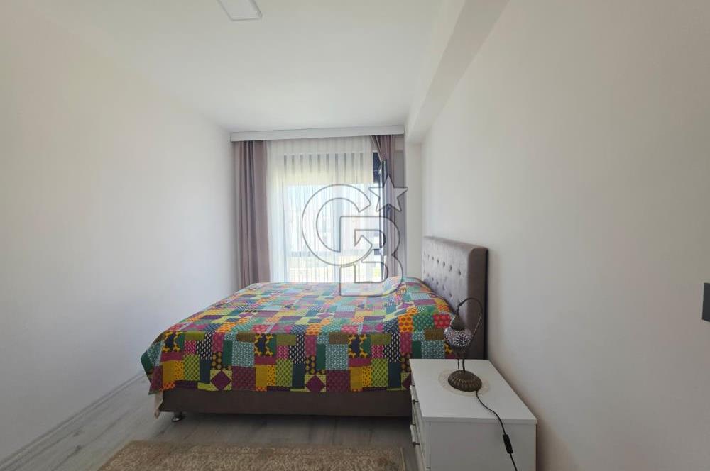 Altınova Kolaylı Sitesi'nde Havuzlu Sitede Eşyalı 2+1 Daire