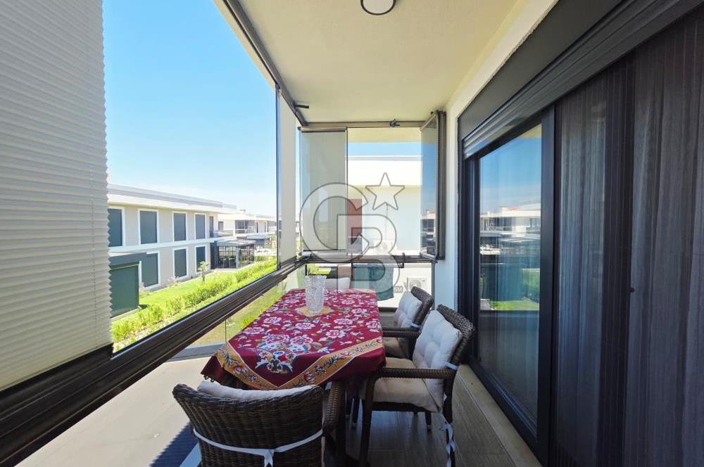 Altınova Kolaylı Sitesi'nde Havuzlu Sitede Eşyalı 2+1 Daire