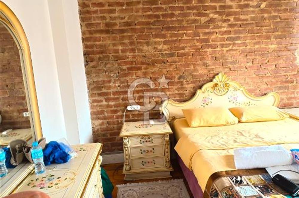 Galatanın En Değerli Lokasyonunda Tarihi Binada Satılık Daire