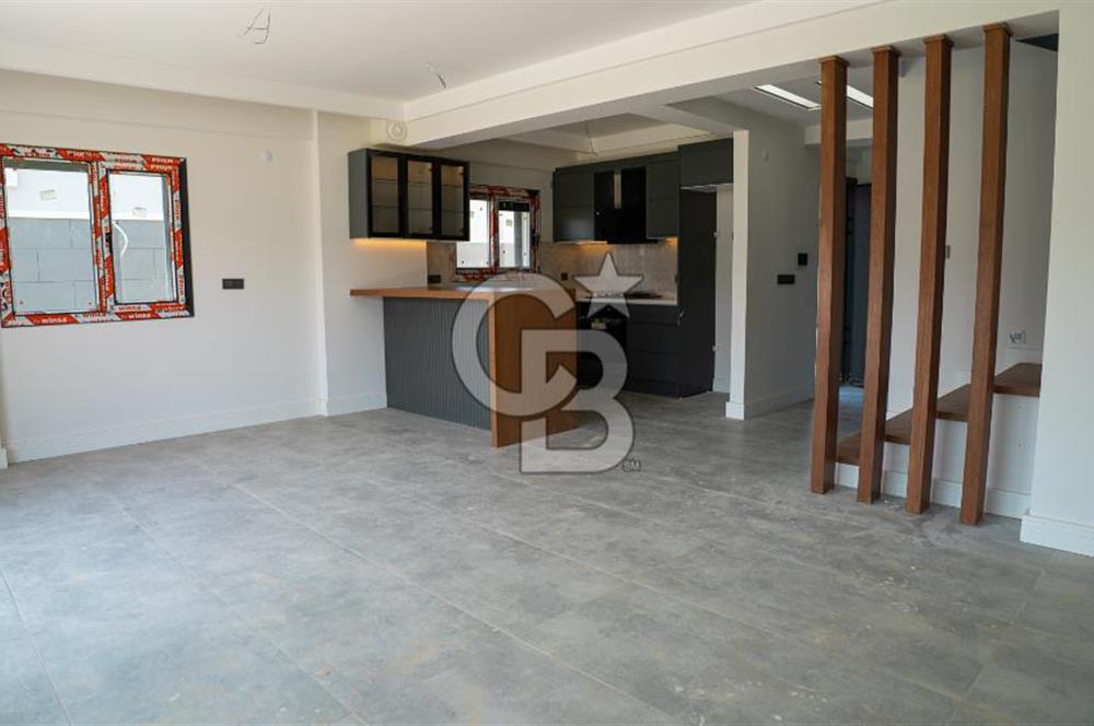 Çandarlı'da Denize Yakın , Site İçi , Havuzlu , Otoparklı Villa