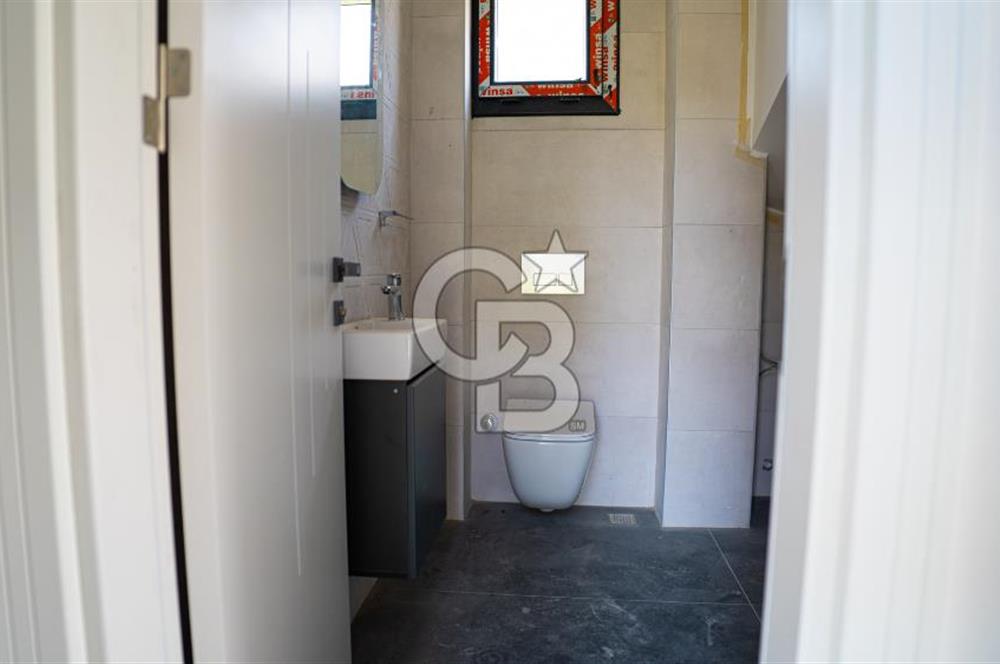 Çandarlı'da Denize Yakın , Site İçi , Havuzlu , Otoparklı Villa
