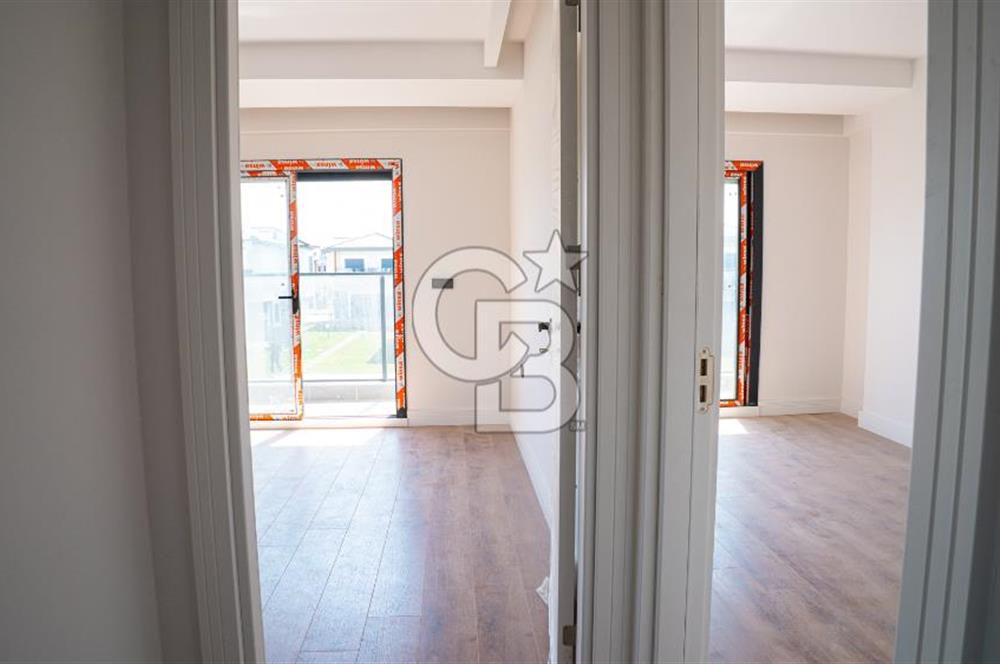 Çandarlı'da Denize Yakın , Site İçi , Havuzlu , Otoparklı Villa