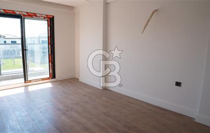 Çandarlı'da Denize Yakın , Site İçi , Havuzlu , Otoparklı Villa