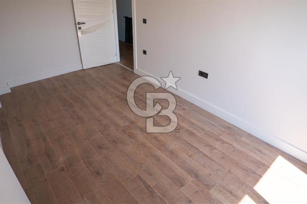 Çandarlı'da Denize Yakın , Site İçi , Havuzlu , Otoparklı Villa