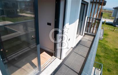 Çandarlı'da Denize Yakın , Site İçi , Havuzlu , Otoparklı Villa