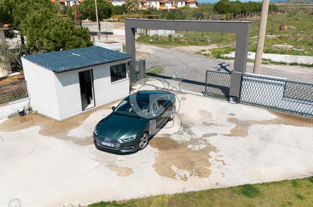 Çandarlı'da Denize Yakın , Site İçi , Havuzlu , Otoparklı Villa