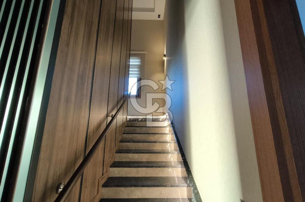 GÖLBAŞI KARŞIYAKA'DA EŞSİZ MİMARİ 8+1 SATILIK ULTRA LÜKS VİLLA