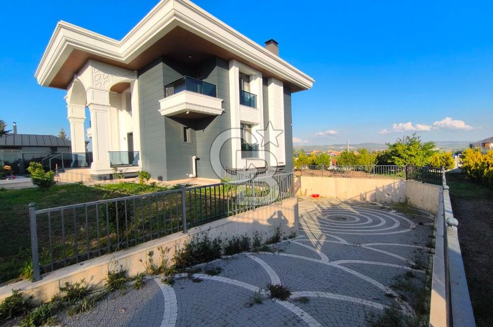 GÖLBAŞI KARŞIYAKA'DA EŞSİZ MİMARİ 8+1 SATILIK ULTRA LÜKS VİLLA