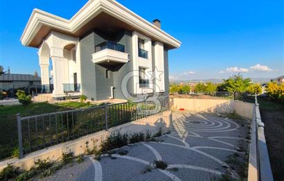 GÖLBAŞI KARŞIYAKA'DA EŞSİZ MİMARİ 8+1 SATILIK ULTRA LÜKS VİLLA