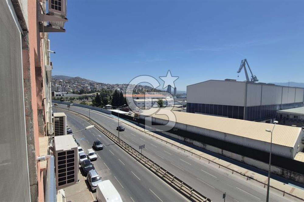 KARŞIYAKA TERSANE YALI BULVARI'NDA DENİZ MANZARALI 3+1 SATILIK DAİRE
