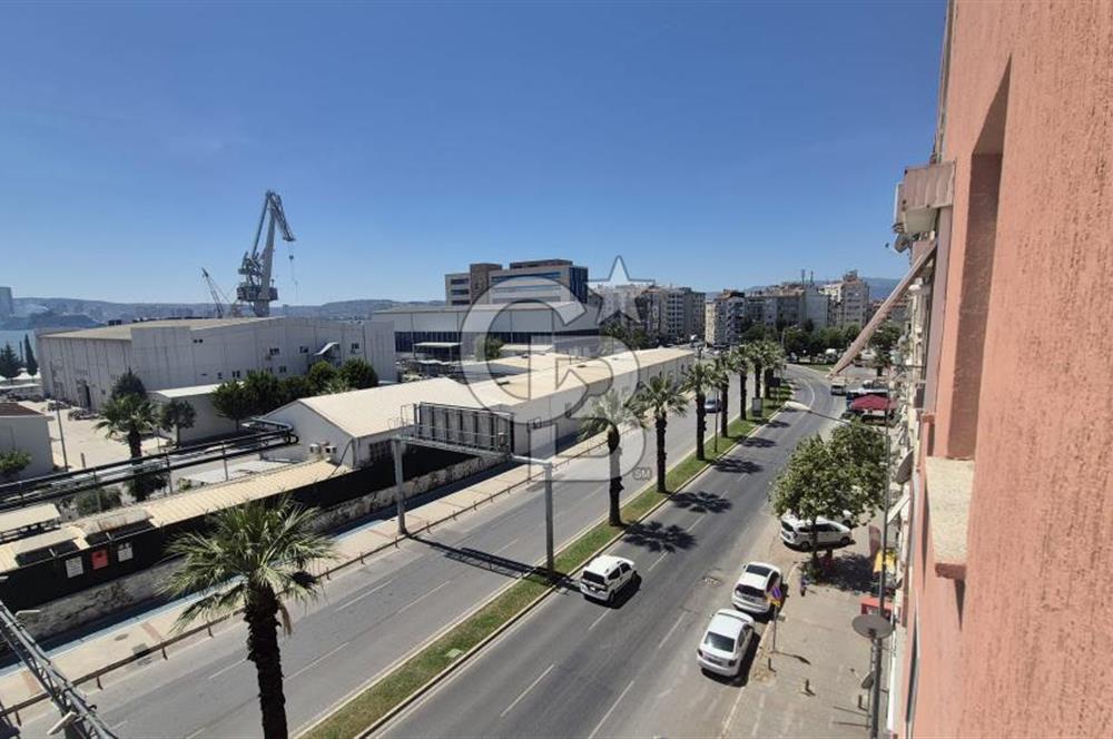 KARŞIYAKA TERSANE YALI BULVARI'NDA DENİZ MANZARALI 3+1 SATILIK DAİRE