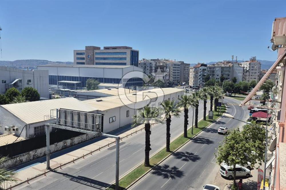 KARŞIYAKA TERSANE YALI BULVARI'NDA DENİZ MANZARALI 3+1 SATILIK DAİRE