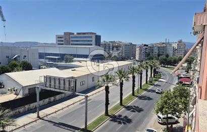 KARŞIYAKA TERSANE YALI BULVARI'NDA DENİZ MANZARALI 3+1 SATILIK DAİRE