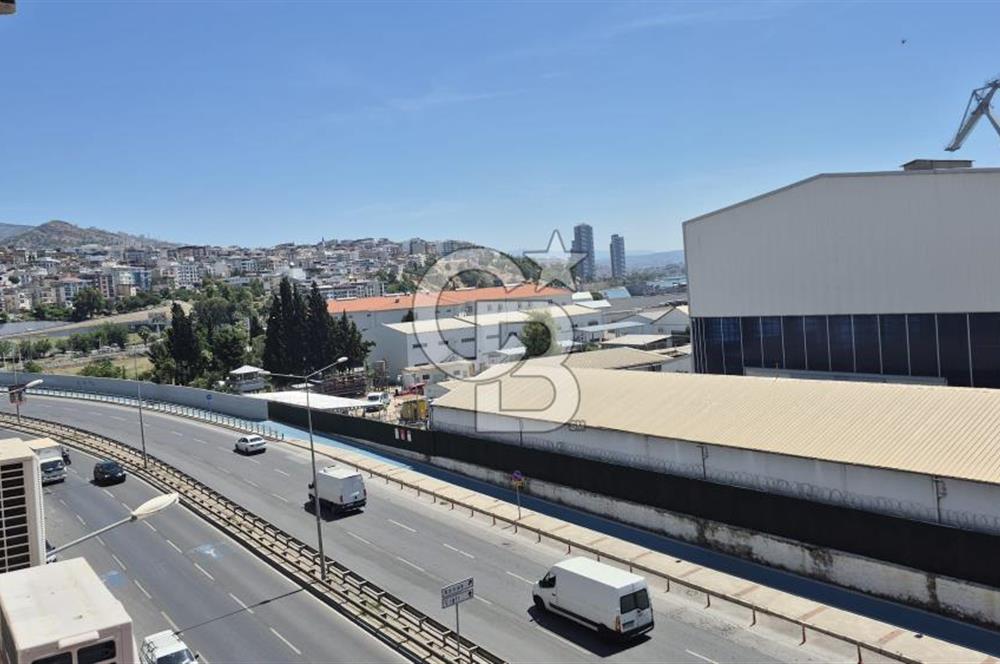 KARŞIYAKA TERSANE YALI BULVARI'NDA DENİZ MANZARALI 3+1 SATILIK DAİRE