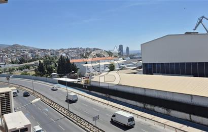 KARŞIYAKA TERSANE YALI BULVARI'NDA DENİZ MANZARALI 3+1 SATILIK DAİRE
