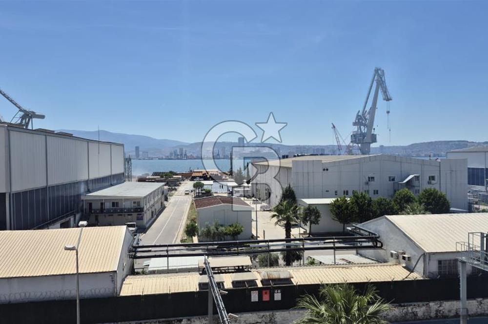 KARŞIYAKA TERSANE YALI BULVARI'NDA DENİZ MANZARALI 3+1 SATILIK DAİRE