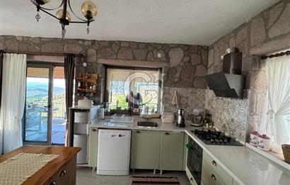 MERDİVENLİ'DE LÜKS DENİZ MANZARALI HAVUZLU MÜSTAKİL TAŞ VİLLA