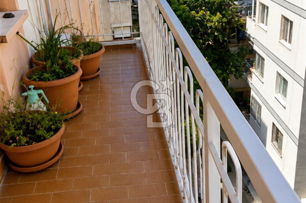 KARŞIYAKA TERSANE YALI BULVARI'NDA DENİZ MANZARALI 3+1 SATILIK DAİRE