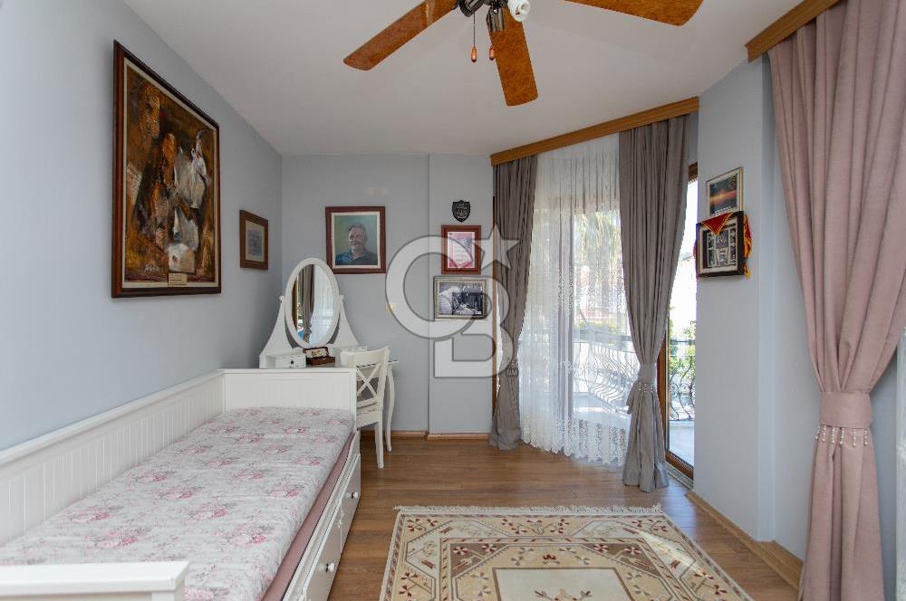  Foça Ata Özgür Sitesinde Satılık 3+1 Villa