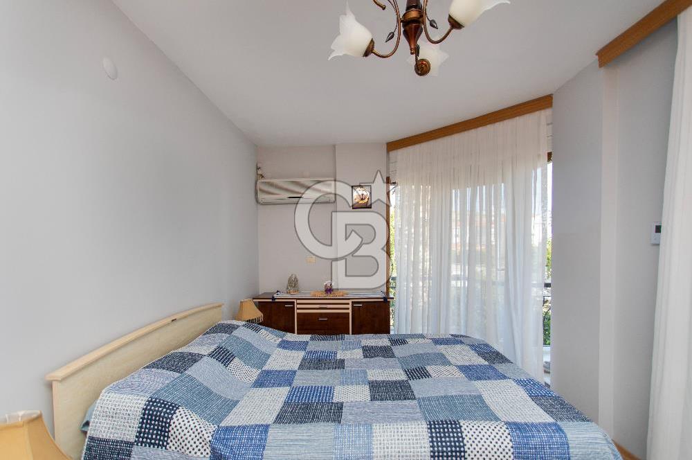  Foça Ata Özgür Sitesinde Satılık 3+1 Villa