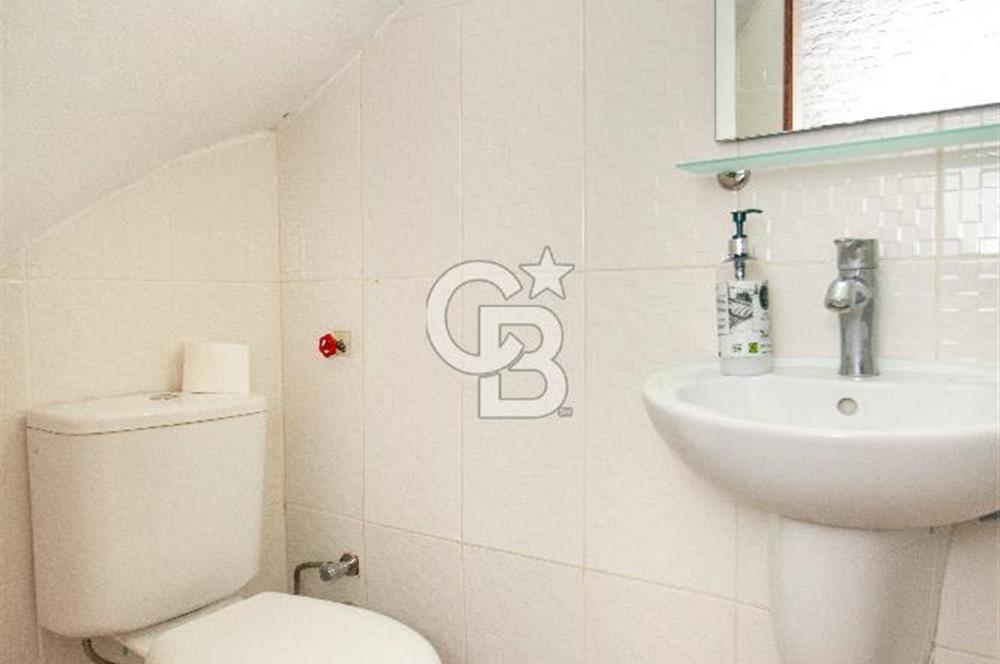  Foça Ata Özgür Sitesinde Satılık 3+1 Villa