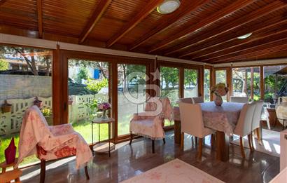  Foça Ata Özgür Sitesinde Satılık 3+1 Villa