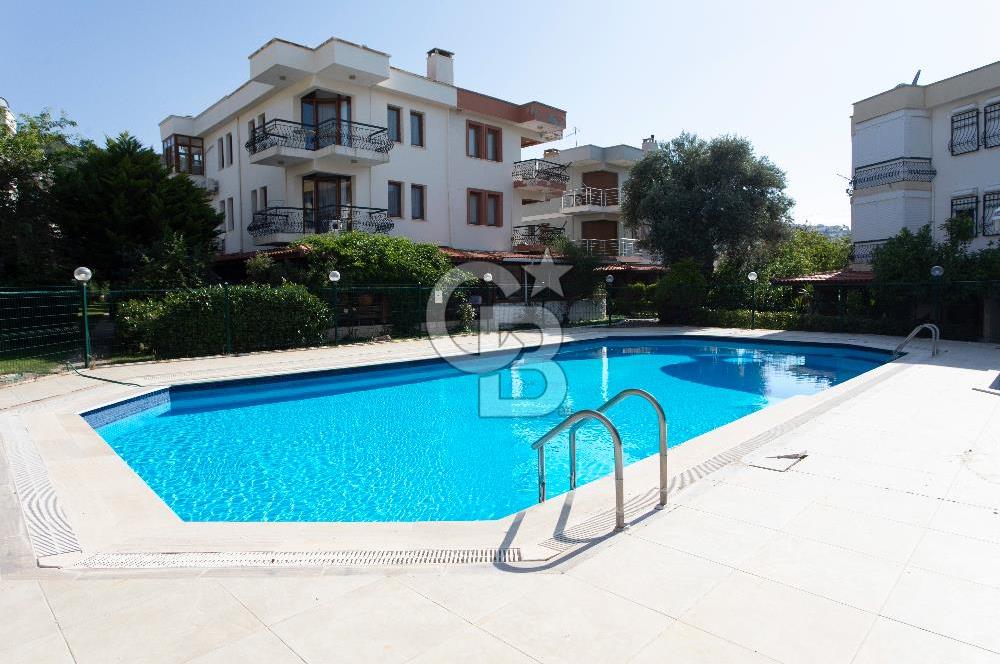  Foça Ata Özgür Sitesinde Satılık 3+1 Villa