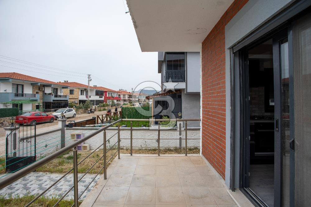Foça Hacıveli Mah. Merkezi Konumda Satılık Bahçeli 2+1 Daire