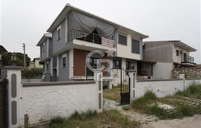 Foça Hacıveli Mah. Merkezi Konumda Satılık Bahçeli 2+1 Daire