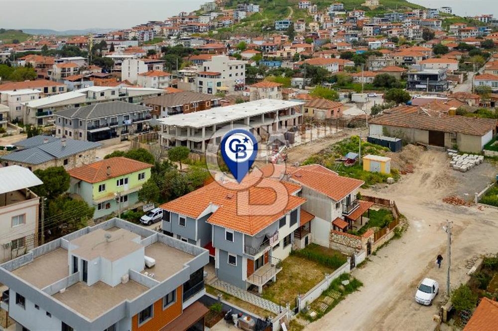 Foça Hacıveli Mah. Merkezi Konumda Satılık Bahçeli 2+1 Daire