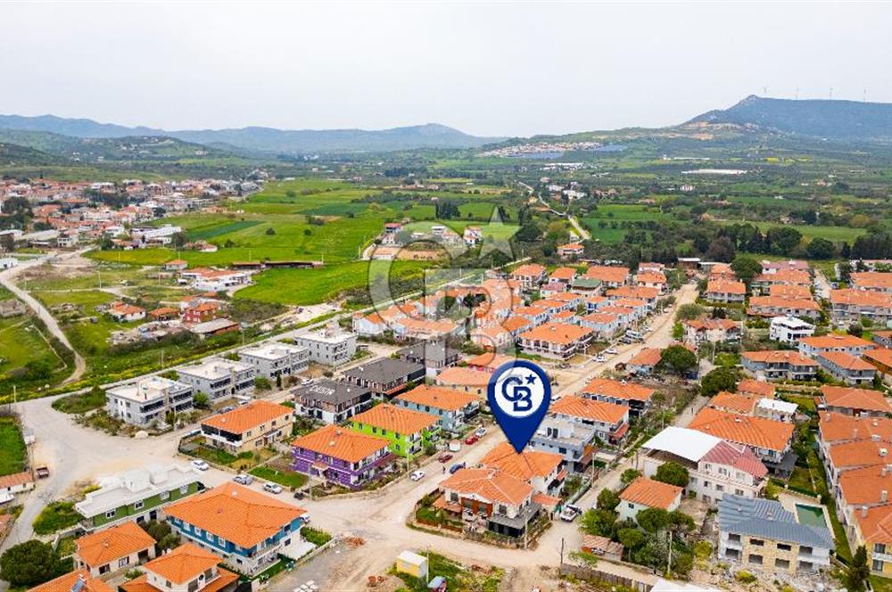 Foça Hacıveli Mah. Merkezi Konumda Satılık Bahçeli 2+1 Daire