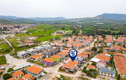 Foça Hacıveli Mah. Merkezi Konumda Satılık Bahçeli 2+1 Daire