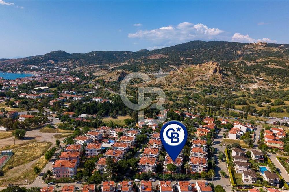  Foça Ata Özgür Sitesinde Satılık 3+1 Villa