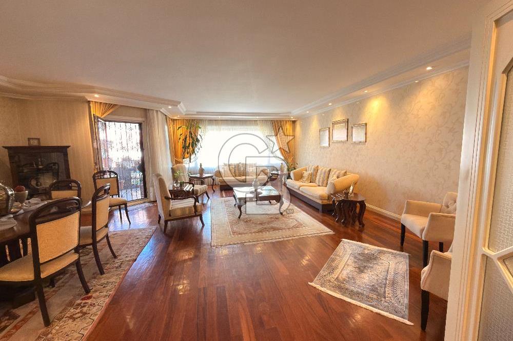 Florya Basınköy'de Bakımlı Geniş 240m2 4+1 Satılık Daire
