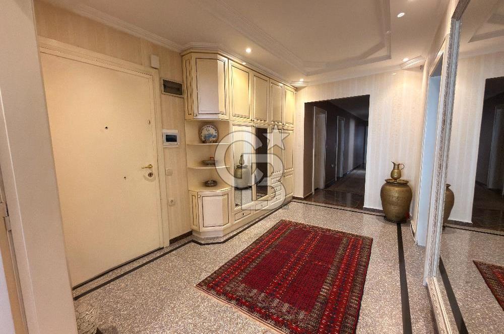 Florya Basınköy'de Bakımlı Geniş 240m2 4+1 Satılık Daire