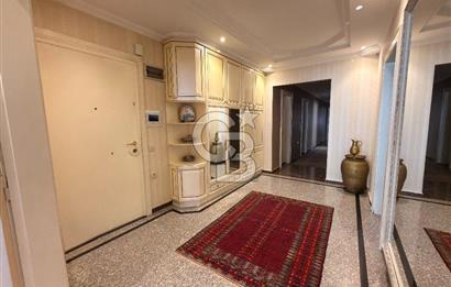 Florya Basınköy'de Bakımlı Geniş 240m2 4+1 Satılık Daire